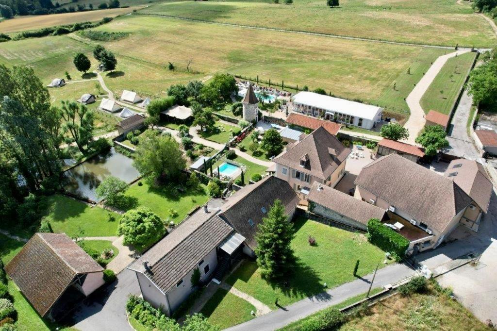 Hotel Domaine De Suzel Vignieu Exterior foto